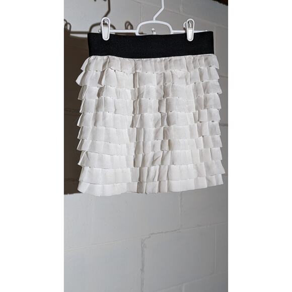 2B Bebe Off White Tiered Ruffle Mini Skirt Black Waistband Y2K Small - Picture 1 of 4